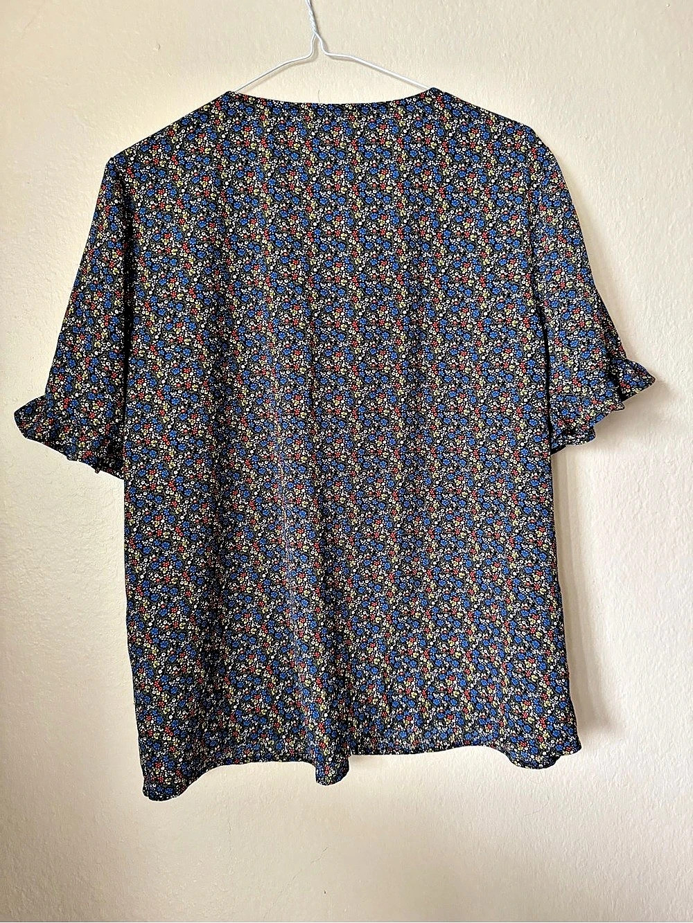 CeCe Floral Ruffle Sleeve - Picture 2 of 6